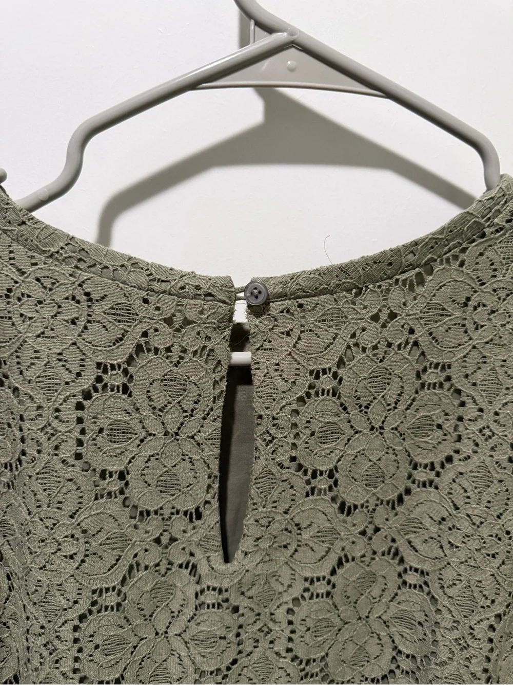 Loft Women’s Olive Lace Puff-Sleeve Top